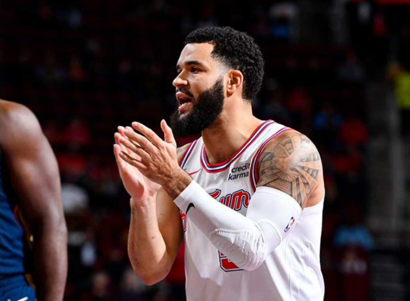 马刺鏖战广州队,范弗利特惊艳四座 马刺鏖战广州队,范弗利特惊艳四座