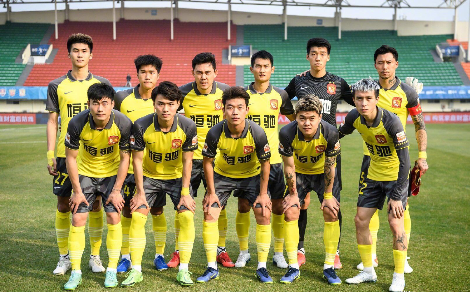 马刺鏖战广州队,范弗利特惊艳四座 马刺鏖战广州队,范弗利特惊艳四座