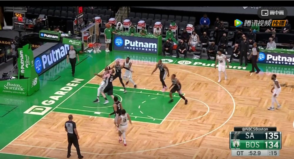 凯尔特人翻盘马刺，麦科勒姆带队取胜